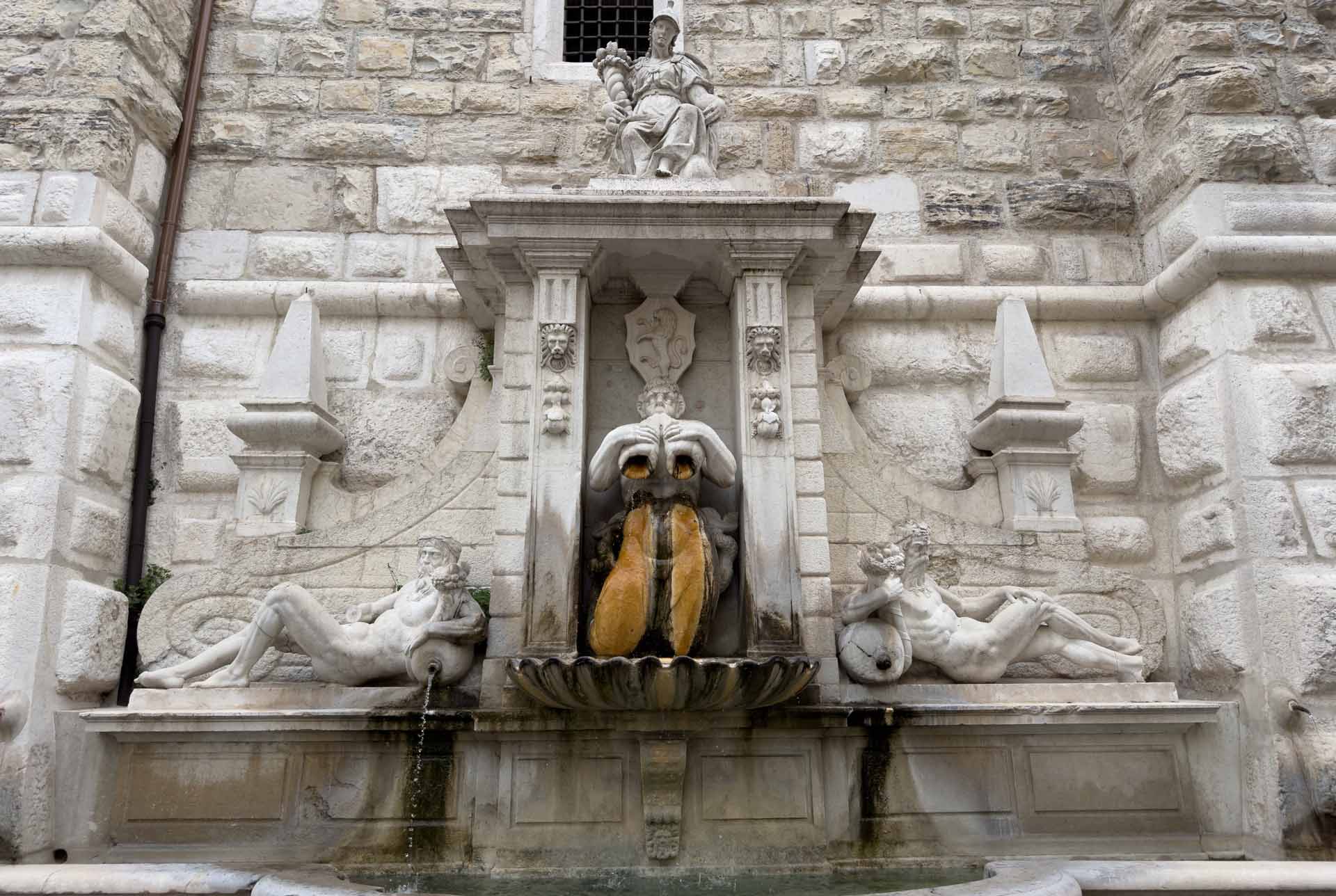 La fontana della Torre della Pallata