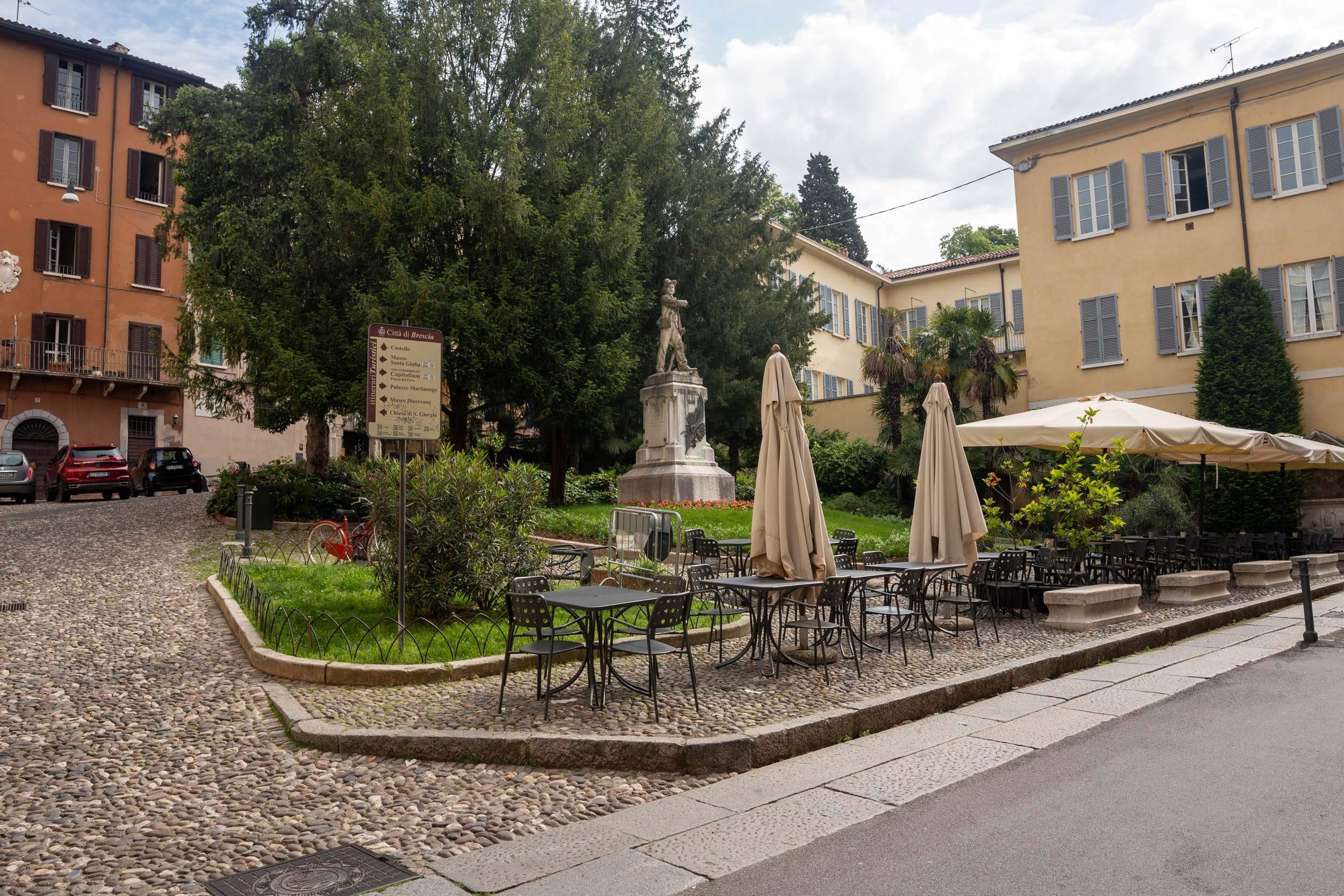 Piazza Tito Speri